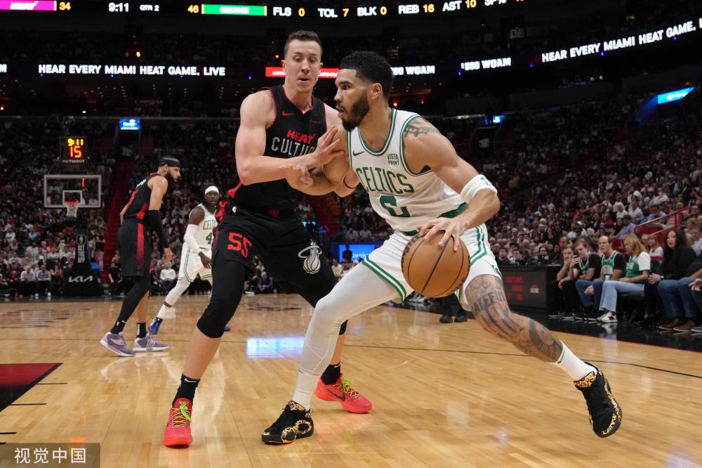 超赛场上打 超赛场上打