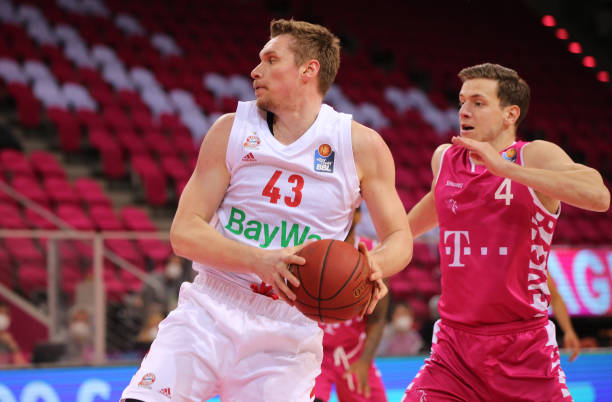 尽管他在艰 尽管他在艰