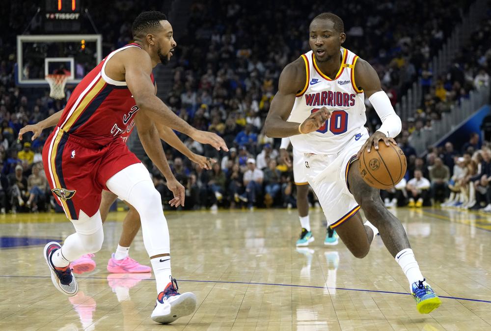 一名身高出 一名身高出